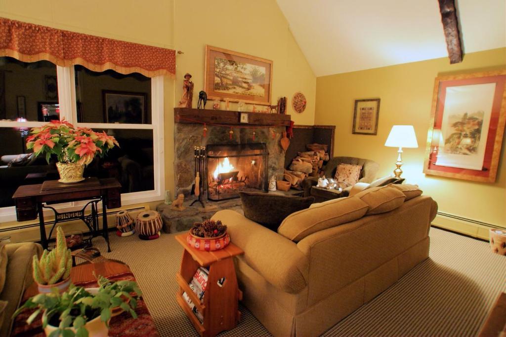 Weathertop Mountain Inn Waitsfield Экстерьер фото